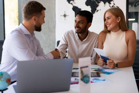 Recruter un salarié étranger : brochures et FAQ publiées par l'administration